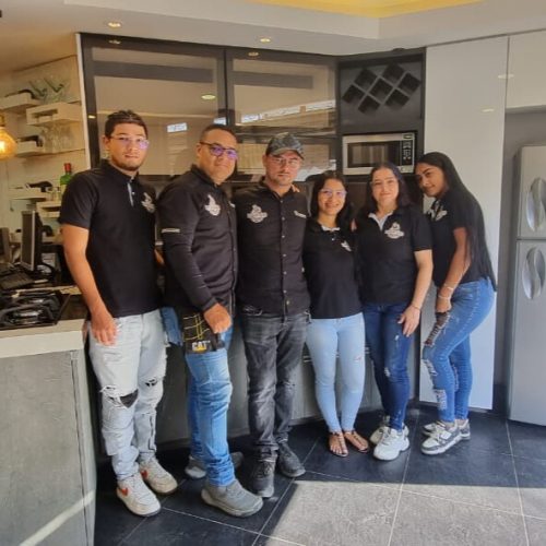 Equipo de TF COCINAS Y CLOSETS CALI